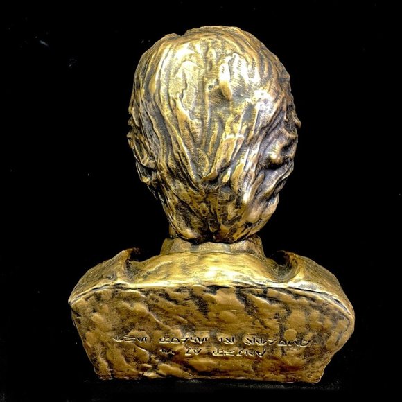 Disney Parks Star Wars Galaxy's Edge Luke Skywalker Bust Statue Jedi NEW NO BOX - Picture 2 of 3